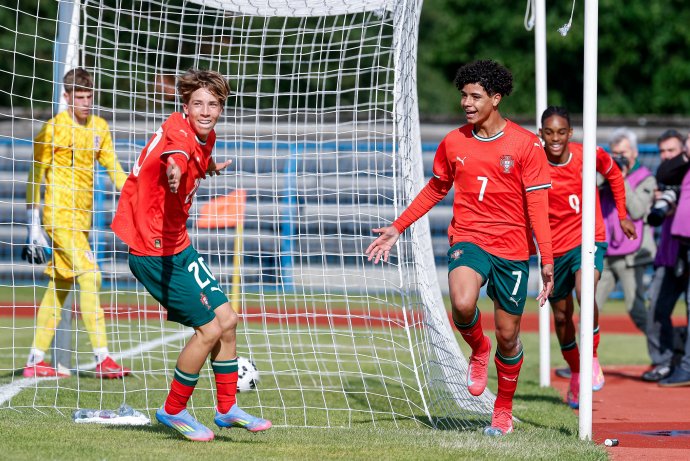 葡萄牙队长梅开二度帮助球队晋级