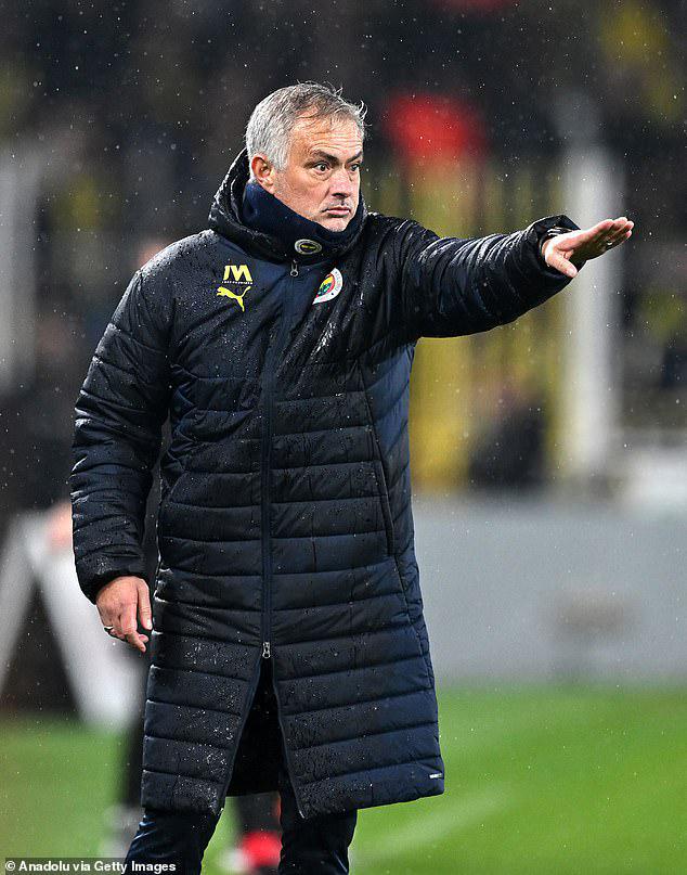 切尔西客场惨败,穆里尼奥再度遇挫