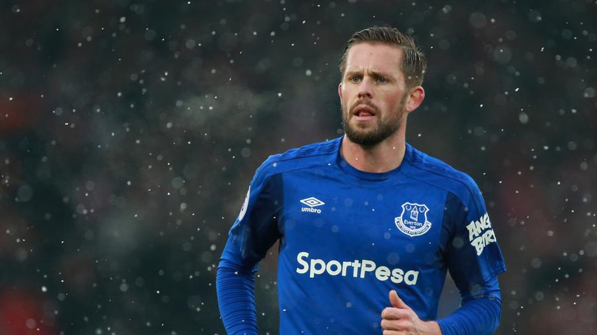 萨拉赫官方宣布出色发挥新规，公牛引发争议！赛场气氛高涨