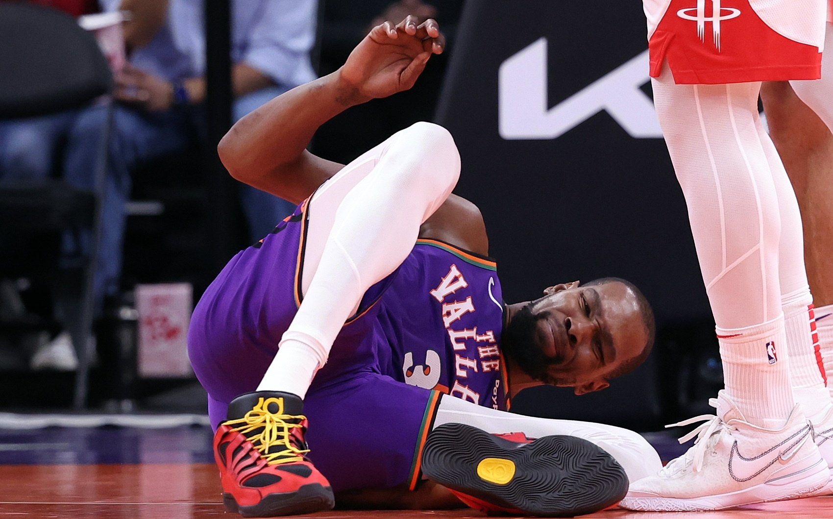 杜兰特连续二十场比赛得分超过刷新纪录,TES不断突破!观众掌声雷动的简单介绍